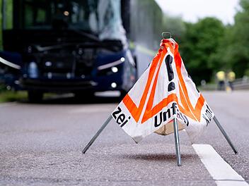 Zwei Busse sto&szlig;en in Oberbayern zusammen - mehrere Verletzte