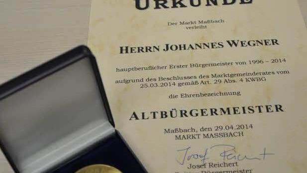 Hochoffiziell: Johannes Wegner darf sich Altbürgermeister nennen.Fotos: Daniel Wiener