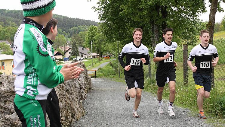 "Sportler für Sportler": Viele Mitglieder von Sportvereinen aus dem Landkreis beteiligten sich am Benefizlauf.