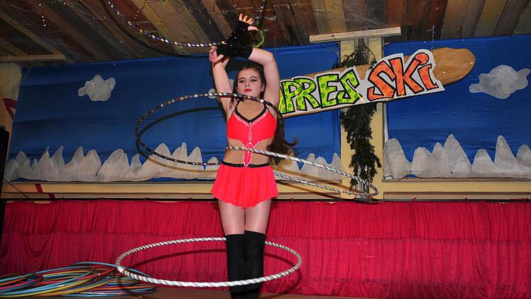 Akrobatik vom Feinsten bot Chiara Lauenburger vom Circus Lauenburger.