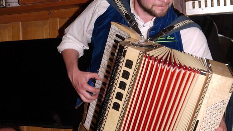 A echte Gaudi: das Wirtshaussingen in Ebersdorf bei Coburg. Foto: Berthold Köhler