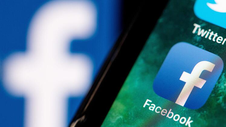 Facebook hat mit Störungen zu kämpfen. Das zeigt allestoerungen.de. Demnach klagen viele Nutzer über Ausfälle des sozialen Netzwerks. Foto: Fabian Sommer/dpa