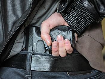 Schussabgabe in Mittelfranken - Mann "schießt" auf drei Fremde