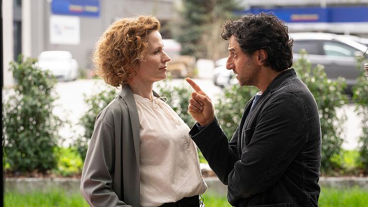 Carmen Prey (Adina Vetter), die Chefin des Jugendzentrums, und der ermordete Henry M&ouml;bius hatten den Therapeuten Bj&ouml;rn Asbeck (Serkan Kaya) entlassen. Hat er sich daf&uuml;r ger&auml;cht?