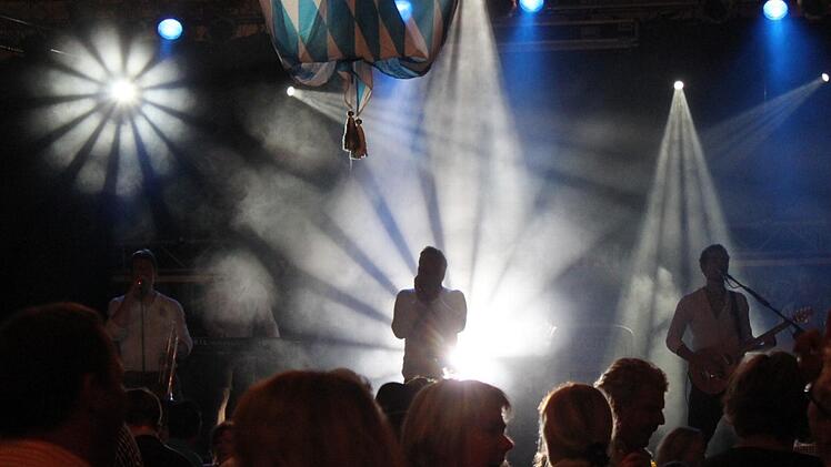 Die "Vagabunden" sorgten schon 2012 für beste Stimmung im Festzelt. Am Wochenende spielen sie wieder in Bad Brückenau. Foto: Ulrike Müller/Archiv