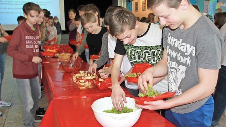Bei den Tipps für die Brotzeit-Box durften die Schüler zugreifen.