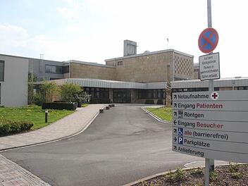 Die Haupteinfahrt zum Krankenhaus in Haßfurt Foto: Brigitte Krause