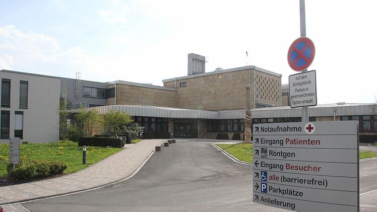 Die Haupteinfahrt zum Krankenhaus in Haßfurt Foto: Brigitte Krause