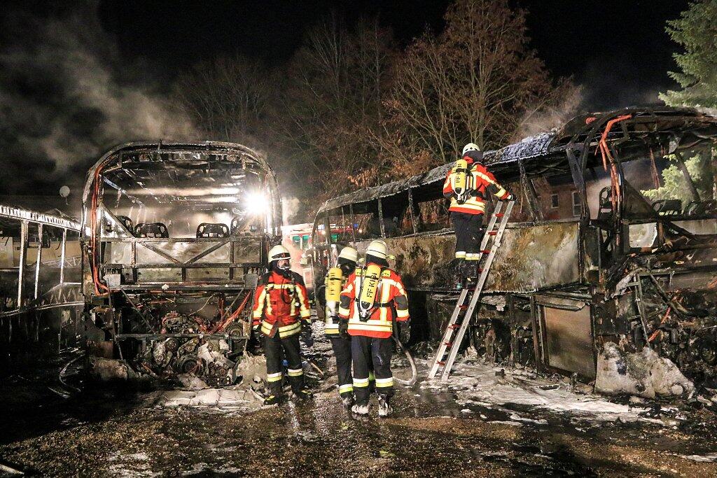Großbrand bei Busunternehmen in Oberfranken