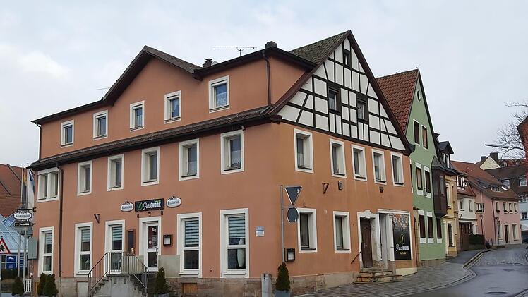 Das Gebäude Grabenstraße 9 steht an markanter Stelle mitten in Kulmbach. Foto: Erich Olbrich