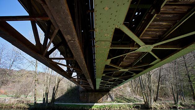 Historische Eisenbahn-Stahlbr&uuml;cke im Pegnitztal