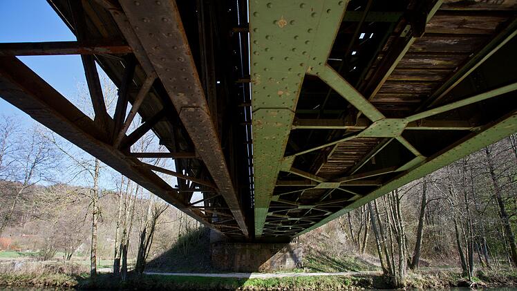 Historische Eisenbahn-Stahlbr&uuml;cke im Pegnitztal