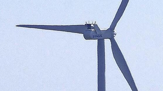 Eine Windkraftanlage auf der Fuchsstädter Lauerbach-Höhe wäre das Süd-Nord-Verbindungsstück zwischen den WEA bei Gauaschach (Foto) und den geplanten Windkrafträdern des Marktes Elfershausen. Die Entscheidung über das Bürgerbeteiligungsprojekt muss der Gemeinderat fällen. Foto: Winfried Ehling