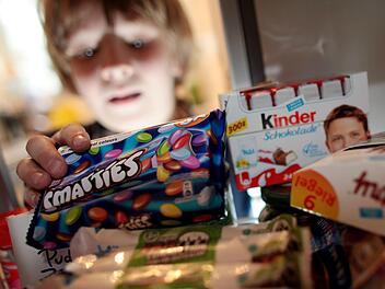 In der Kritik: Spezielle Lebensmittel für Kinder. Symbolfoto: Oliver Berg/dpa