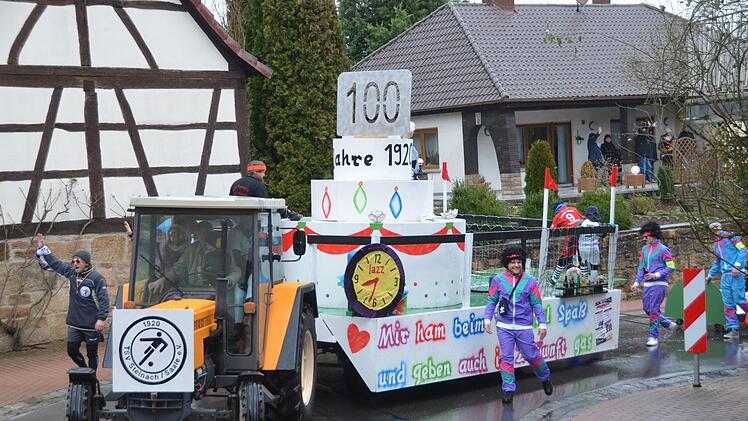 Eindrücke vom Steinacher Faschingszug. Foto: Peter Rauch