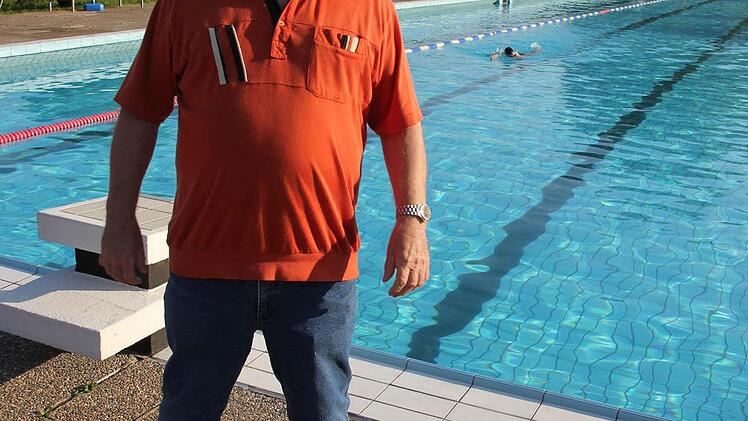 "Ich bin Frühaufsteher." - Günther Reitz reizt der Badbesuch zur Morgenstunde.