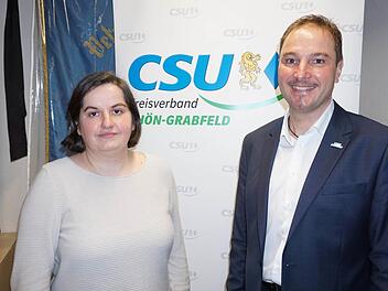 Sonja Reubelt und Roland Bühner bewerben sich um das Amt des ersten Bürgermeisters in der Gemeinde Sandberg. Foto: Marion Eckert