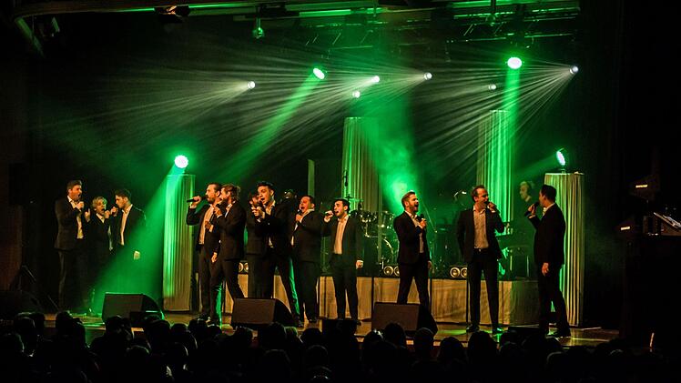 "Best of" lautete das Motto beim Gastspiel der Show "The 12 Tenors" im sehr gut besuchten Coburger Kongresshaus.Foto: Jochen Berger