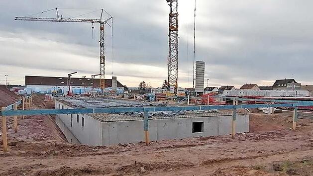 Auf dem Gelände des ehemaligen Betonwerks Hemmerlein in Neunkirchen am Brand werden die ersten Häuser gebaut.