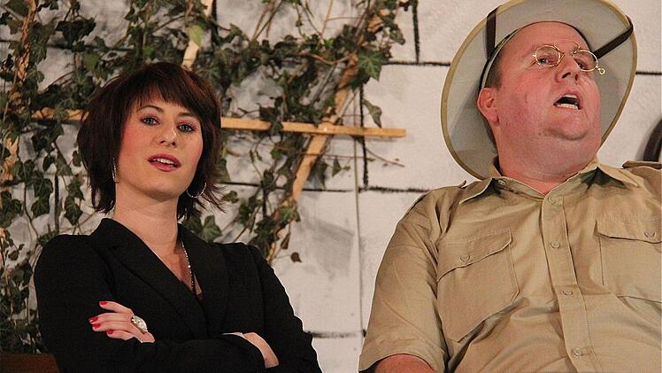 Vogelkundler (Michael Stöth) und Dessous-Verkäuferin (Marina Zahn)