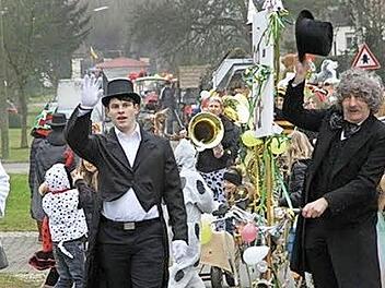 Der Pautzfelder ist etwas ganz Besonderes. Entsprechend engagiert waren die Narren bei der Sache. Fotos: Erlwein