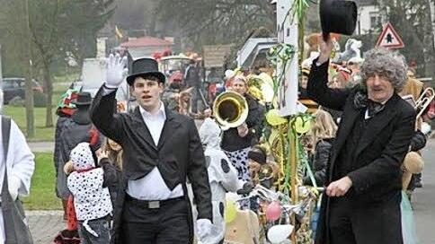 Der Pautzfelder ist etwas ganz Besonderes. Entsprechend engagiert waren die Narren bei der Sache. Fotos: Erlwein