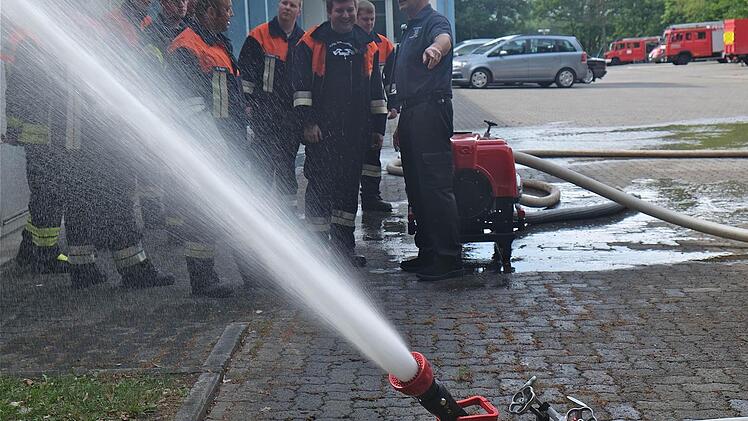 Maschinisten-Ausbildung des Kreisfeuerwehrverbandes im Atemschutzzentrum Oberthulba   Foto: Gerd Schaar