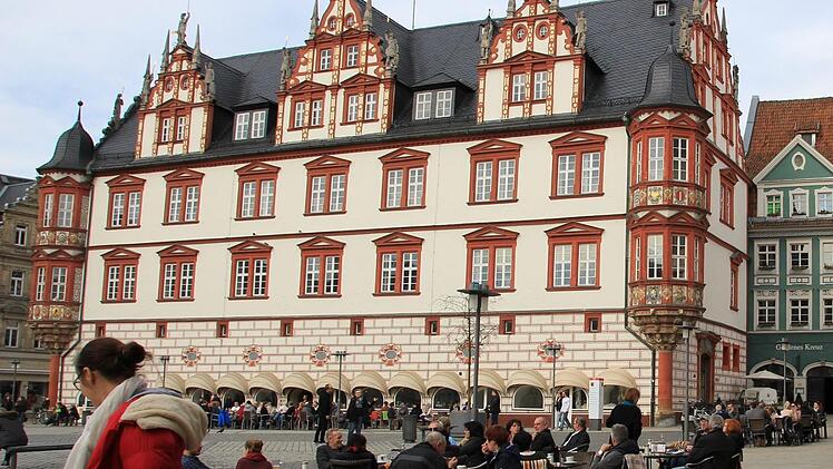 Endlich wieder den Cappuccino im Freien genie&szlig;en...Foto: Ulrike Nauer