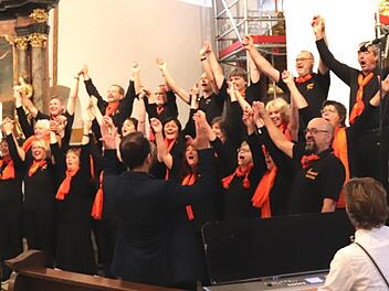 Die "Gospel Voices" genossen den langanhaltenden Beifall ihrer Zuhörer. Foto: Johanna Blum