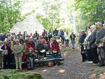 Der Gottesdienst auf dem Heiligen Bühl  Foto: Paul Pöhlmann