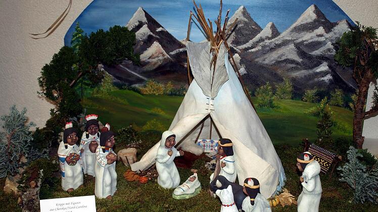 Diese Krippe besteht aus Figuren aus Cherokee/North Carolina (USA)