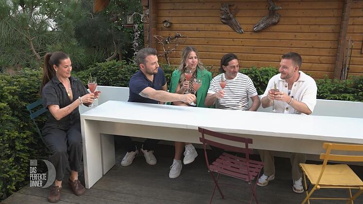 Neuzugang Philipp (Zweiter von links) wird von Analena, Alex, Dino und Yannik herzlich in der Runde aufgenommen.