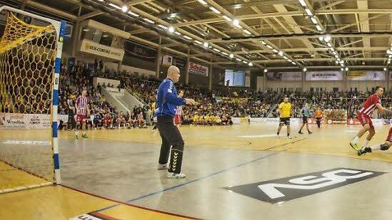 3175 Zuschauer in der HUK-Coburg-Arena. Zahlen lügen nicht - die Begeisterung rund um den Handball ist in Coburg riesengroß. Foto: Uwe Gick