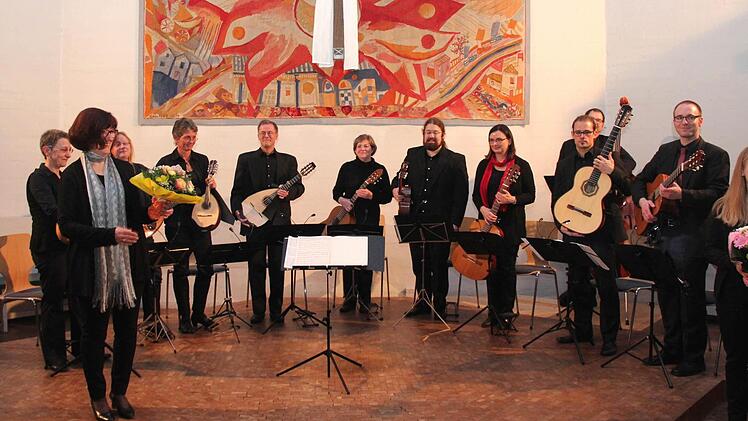 Für Iris Hammer (links) und Rebecca Hammer gab es Blumen. Foto: Johanna Blum