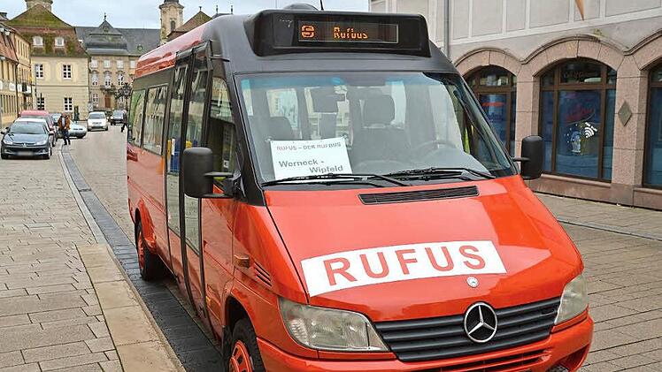 Der so genannte Rufbus, der auch in den Abendstunden und am Wochenende Busfahrten ermöglicht, im Bild: "Rufus, der Rufbus", der zwischen Wipfeld und Werneck verkehrt, wird auch im Landkreis Lichtenfels eingeführt. Foto: Josef Schäfer