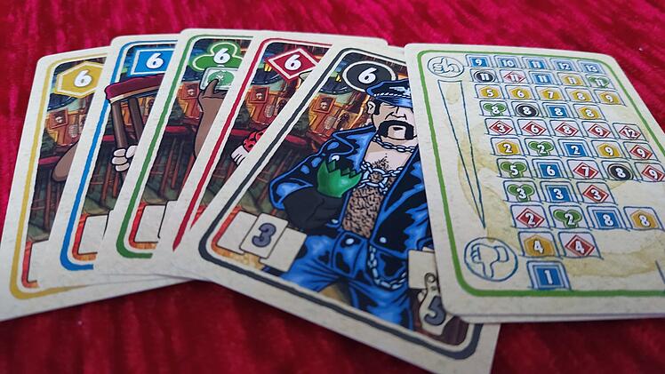 Spiele-Test Half-Pint Heroes: „Half-Pint Heroes“: Rezension des Kneipen-Kartenspiels
