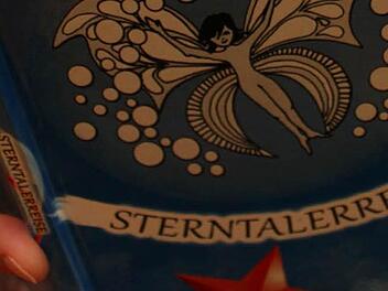 "Sterntalerreise" heißt der erste Lyrikband von Silvia Schäfer aus Mainleus. Foto: Jürgen Gärtner