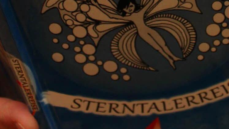 "Sterntalerreise" heißt der erste Lyrikband von Silvia Schäfer aus Mainleus. Foto: Jürgen Gärtner