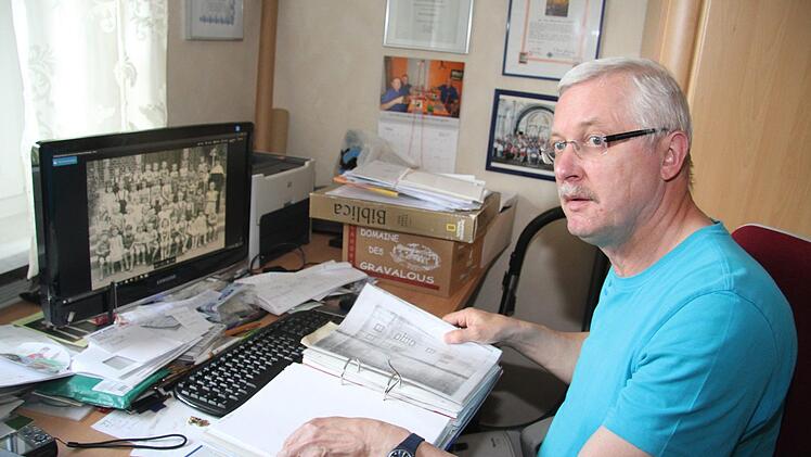 Ortschronist Franz Behrschmidt hat viele Erinnerungsfotos  Foto: Sonny Adam
