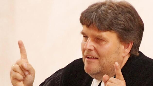 Mit erhobenem Zeigefinger predigte Helmuth Bautz nicht. Vielmehr rief er freundlich ins Gewissen, wie viel Gewicht Worte haben k&ouml;nnen.