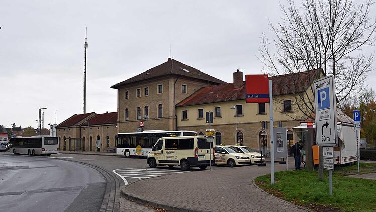 Ende November wird der Preisträger des Wettbewerbs zur Neugestaltung des Umfelds am Bahnhof in Haßfurt bekannt gegeben.