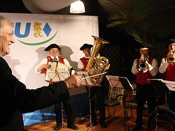 Im Januar 2011 war Horst Seehofer schon einmal in Kitzingen, Damals sprach und dirigierte er im Glashaus Harmonie in Etwashausen.