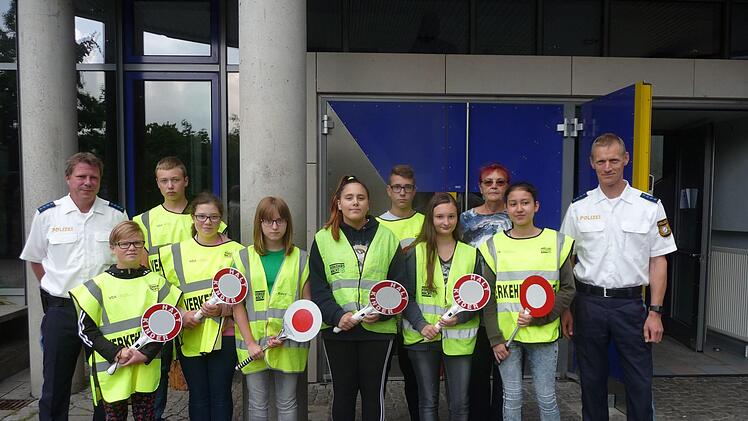 Dank ihrer gelben Westen sind die Sch&uuml;lerlotsen nicht zu &uuml;bersehen!