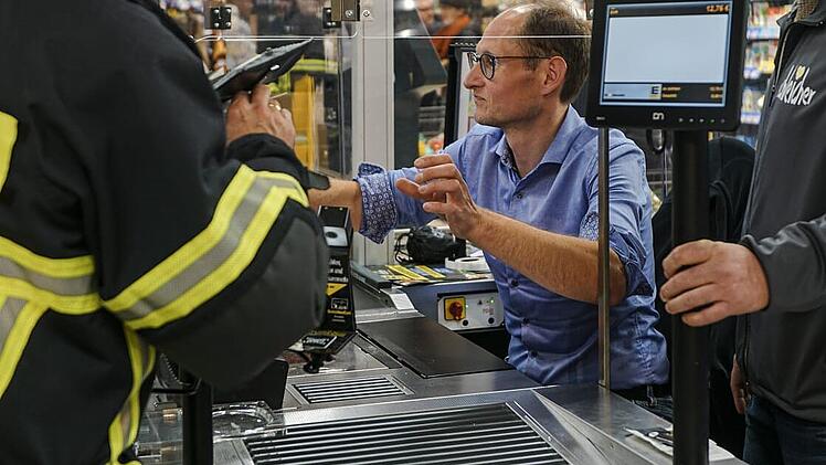 Kreis Coburg: Neues "Einkaufszentrum Oberfranken" eröffnet - Bürgermeister geht Wette ein