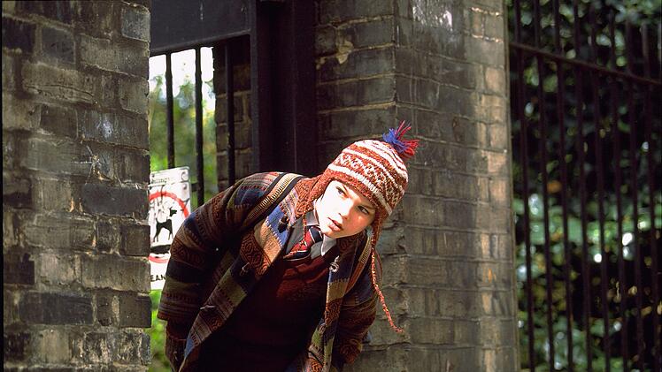 Marcus (Nicholas Hoult, Bild) hat Angst um seine suizidgef&auml;hrdete Mutter Fiona (Toni Collette) und hofft auf Will (Hugh Grant).