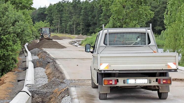 Großbaustelle am Rothenbachsee: Die Staatsstraße 2260 zwischen Volkach und Eichfeld ist voraussichtlich noch bis einschließlich 19. Juli voll gesperrt.