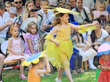 Eine Reise durch die vier Jahreszeiten präsentierten die Münnerstädter Kindergartenkinder. Foto: Heike Beudert