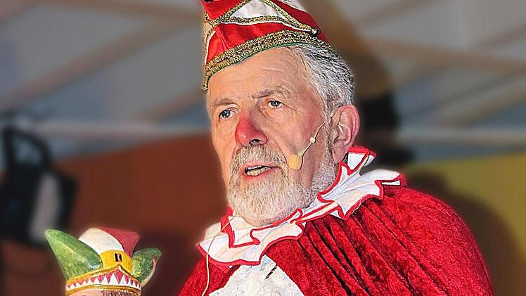 Wilhelm Schmitt geht seit fast 30 Jahren als "Mürschter Nagel mit Kopf"  beim Kolping-Fasching in die Bütt. 32 Jahre war er nacheinander Kämmerer.  Leiter des Ordnungsamtes und Chef des Bauamtes im Münnerstädter Rathaus.  Dieter Brritz