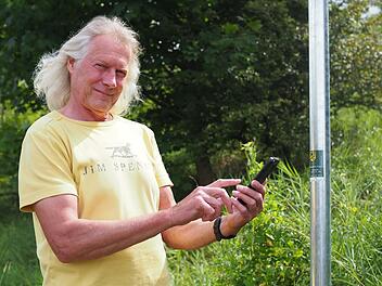 Wolfgang Zarske kümmert sich als Wegewart unter anderem um den Natur-Erlebnispfad bei Fürth am Berg.  