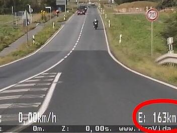 Polizei Mittelfranken teilt Raservideo: Appell an Motorradfahrer